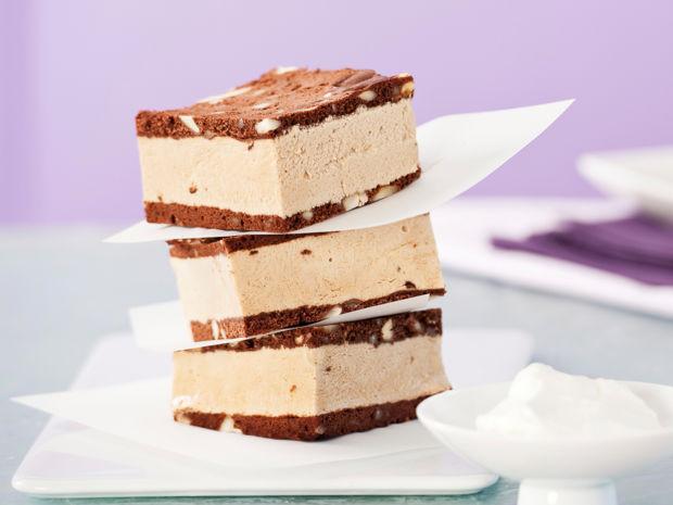 Rezeptbild: Mokkaeis-Brownie-Sandwiches