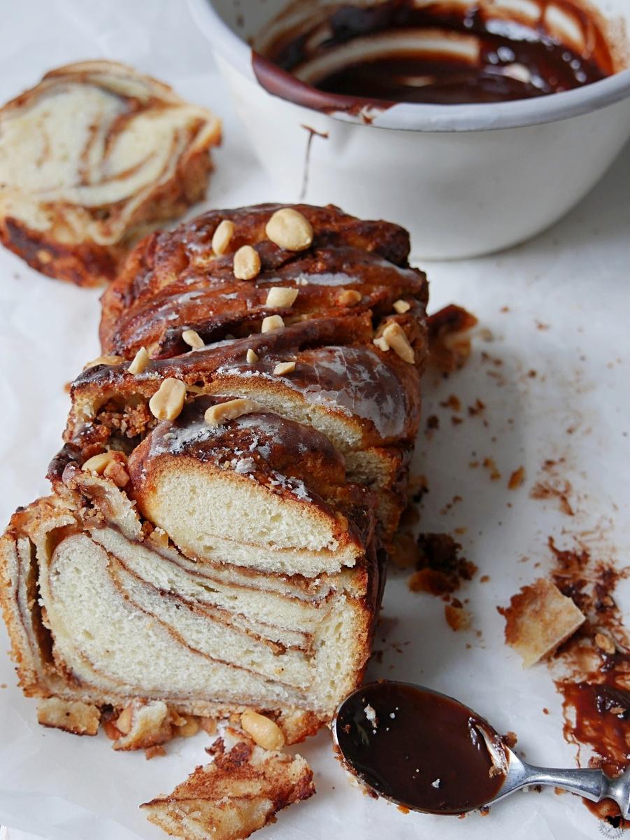 Rezeptbild: Babka mit Erdnussbutter und Schokolade
