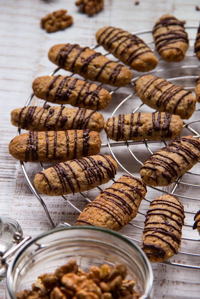 Rezeptbild: Walnuss-Stangen mit Kakaonibs