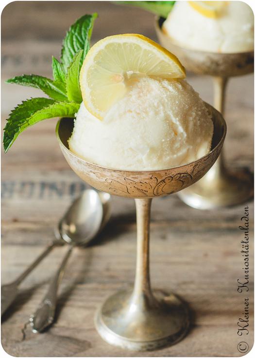 Rezeptbild:  Buttermilch-Zitronen-Eis mit Limoncello