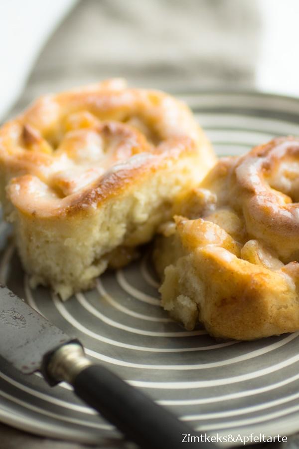 Rezeptbild: Apfel-Zimt-Rollen mit Frischkäse-Frosting