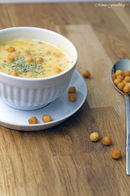 Rezeptbild: Es ist Suppenzeit ~ Gelbe Linsen-Kürbis-Suppe mit Rosmarin
