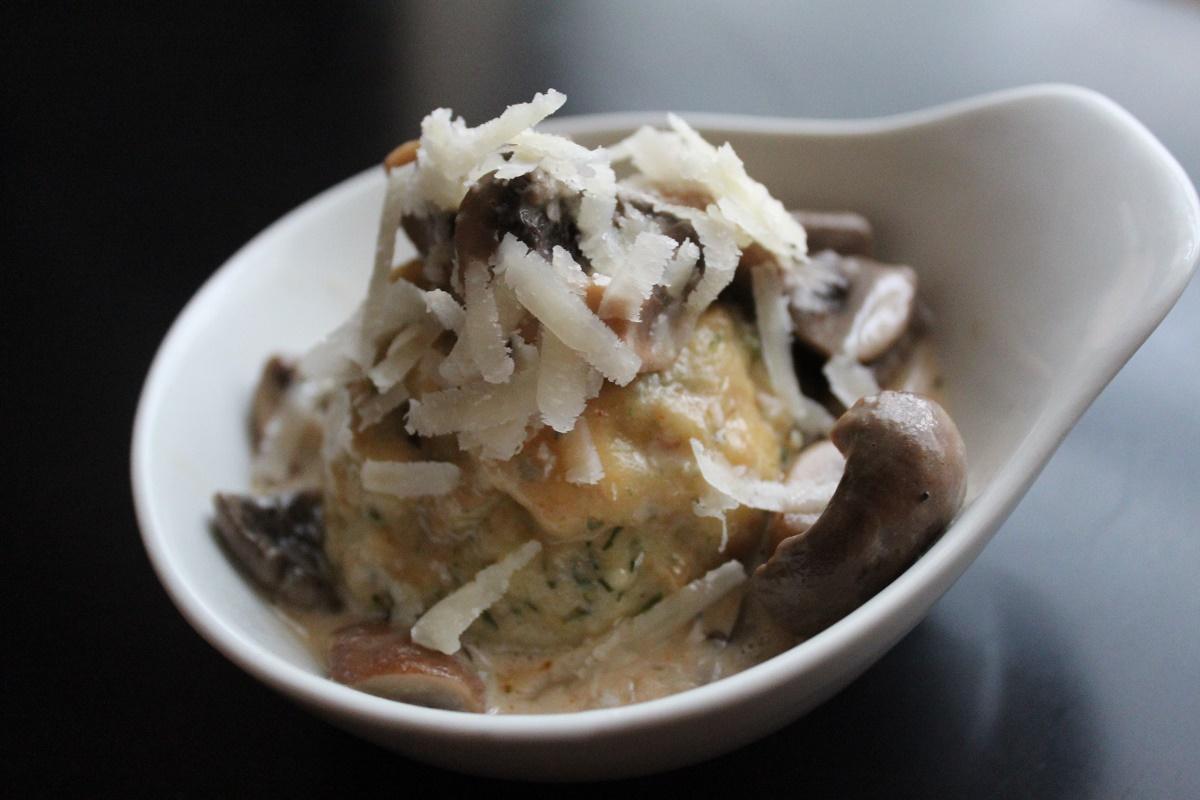 Rezeptbild: Semmelknödel mit Pilzrahm und Parmesan