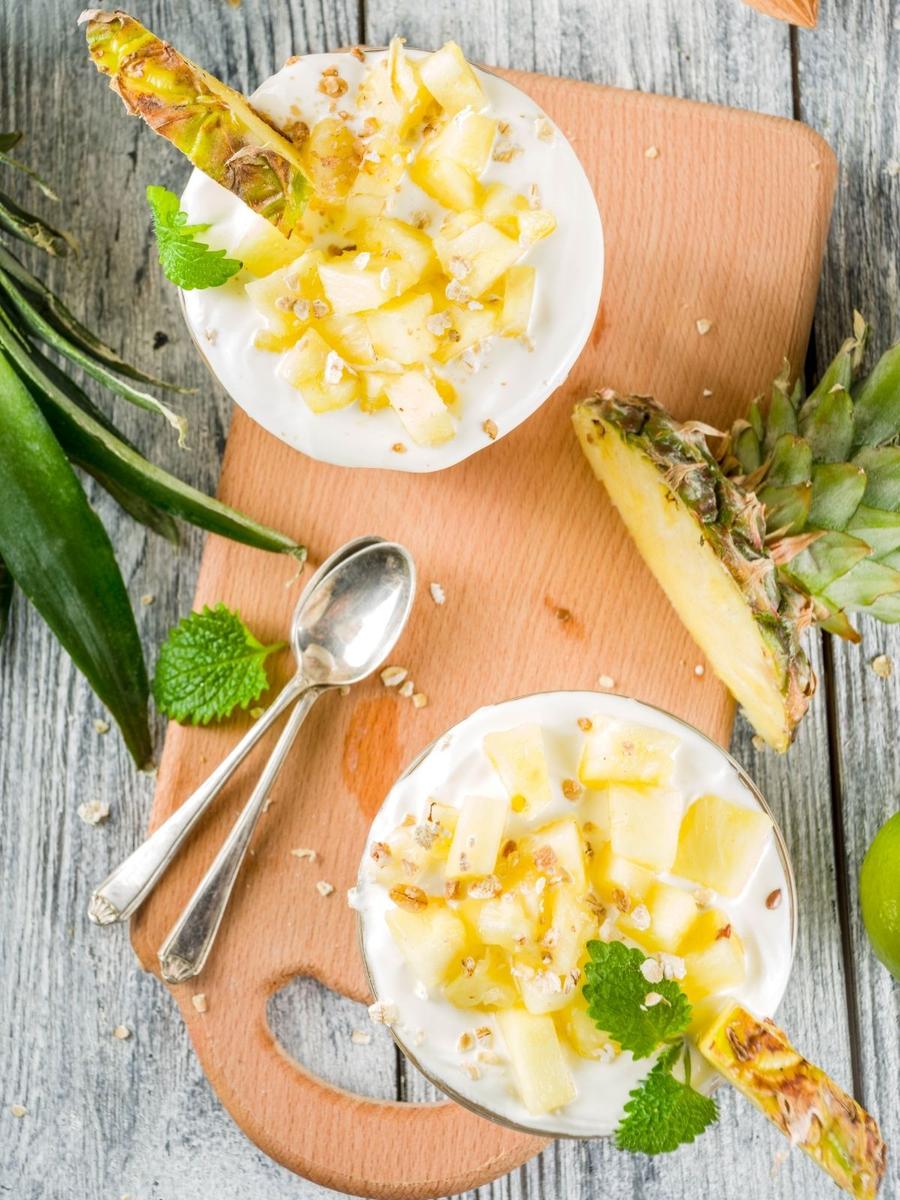 Rezeptbild: Kokos Limetten Mousse mit Ananas