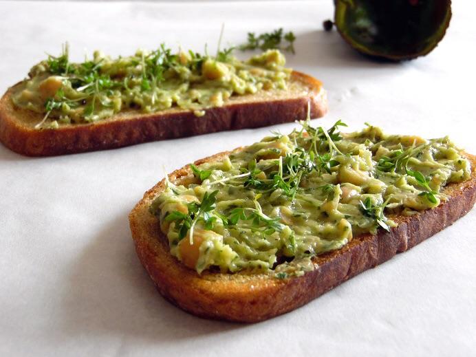 Rezeptbild: Avocado Creme auf Crunchy Brot