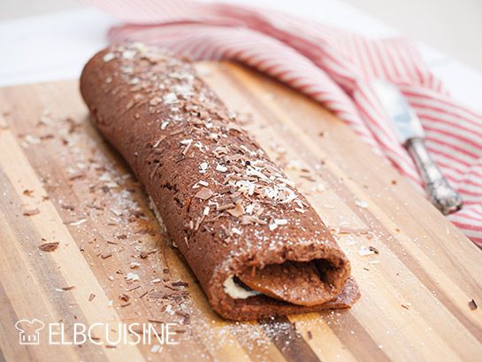Rezeptbild: Schokoladige Biskuitrolle mit Möhrchen – perfekt zum Osterfest