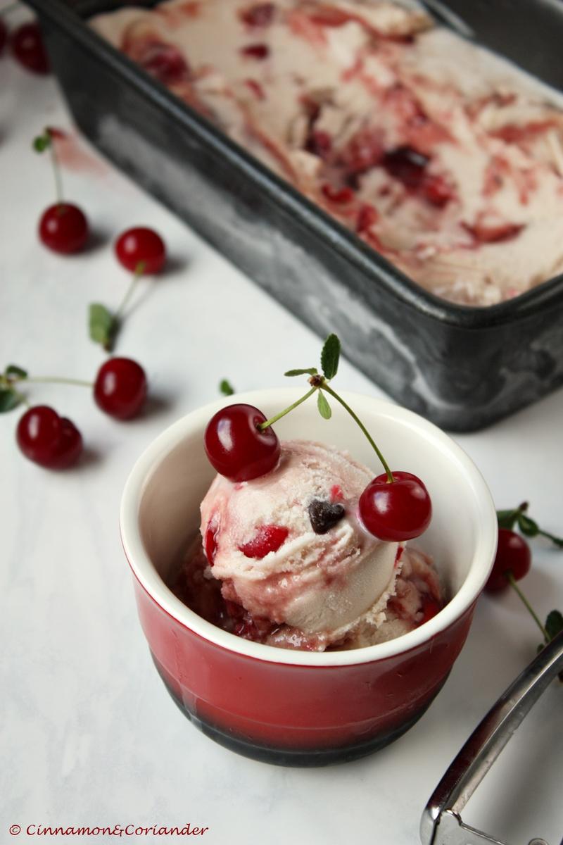 Rezeptbild: Brandy Kirsch Eis mit Ziegenkäse 