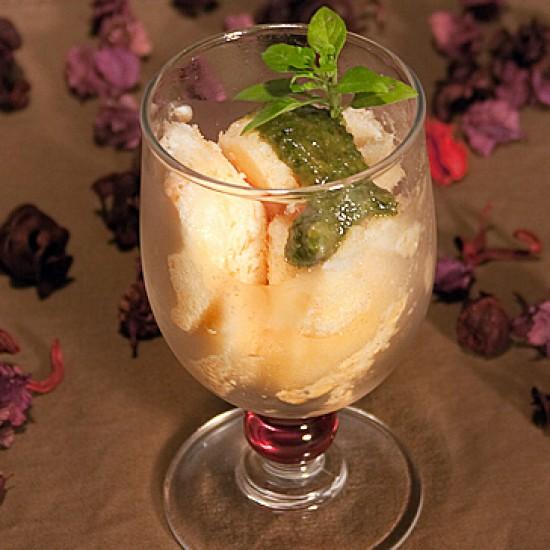 Rezeptbild: Grapefruitsorbet mit süßen Basilikumpesto