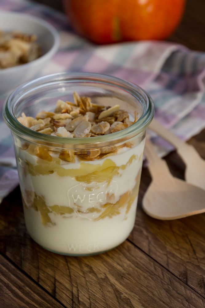 Rezeptbild: Apfel-Joghurt-Schichtdessert mit Mandelblättchen