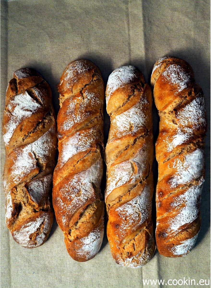 Rezeptbild: Altbrotstangen-Variationen mit Weizen- und Roggensauerteig