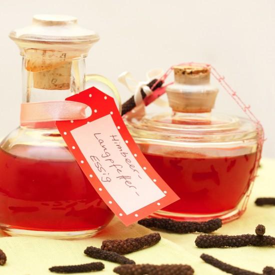 Rezeptbild: Himbeer-Essig mit Langpfeffer