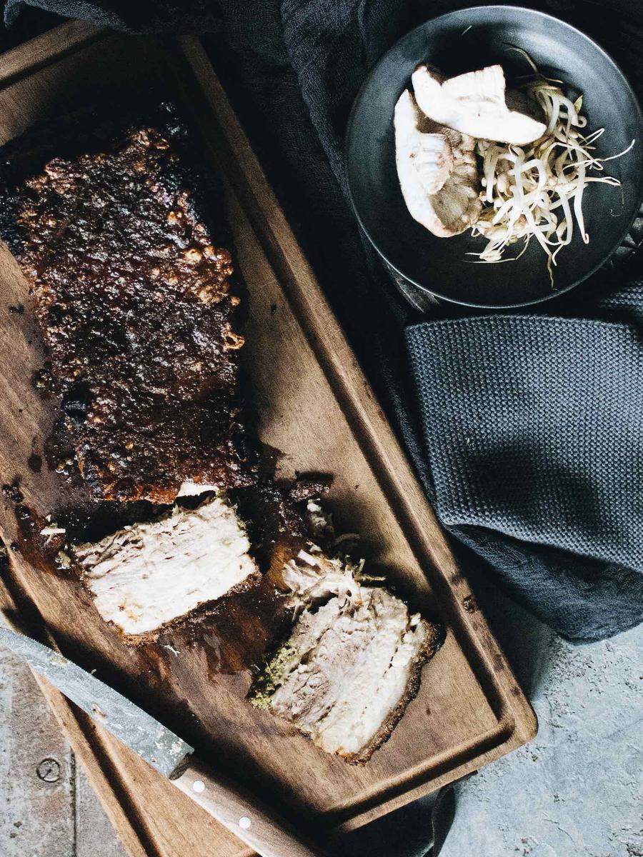 Rezeptbild: ASIATISCHER SCHWEINEBAUCH AUS DEM RÖMERTOPF
