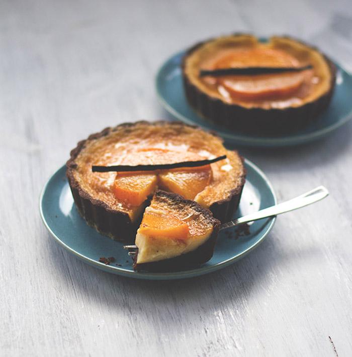 Rezeptbild: Kaki-Tartelettse mit weißer Schokolade