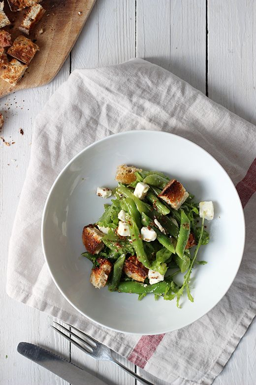 Rezeptbild: Bohnen-Brot-Salat mit Feta und Rucola