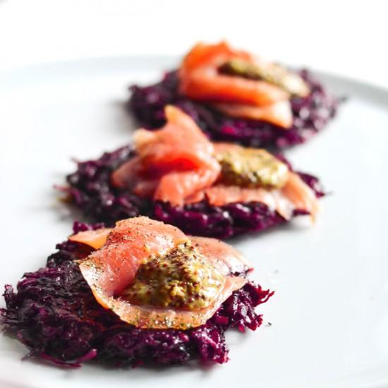 Rezeptbild: Rote Bete Puffer mit Graved Lachs