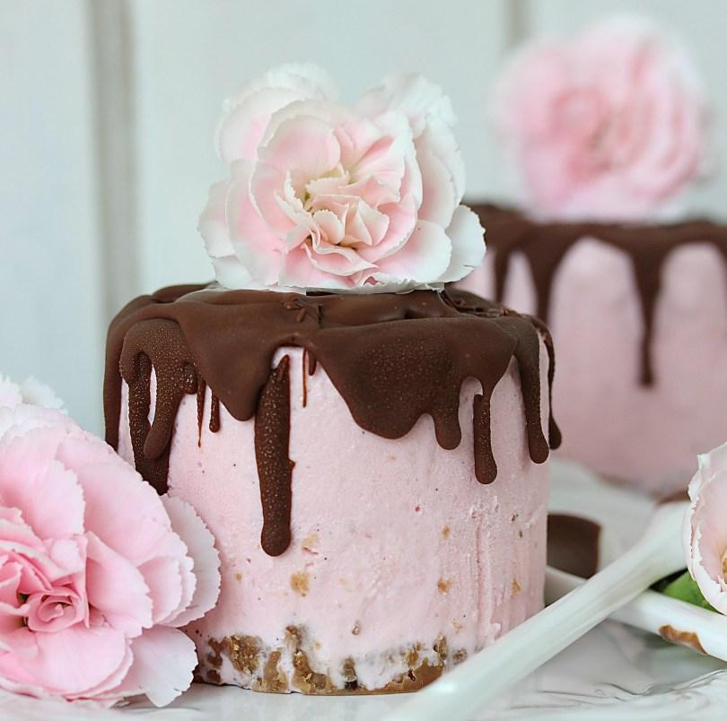 Rezeptbild: Frozen Yogurt Erdbeer Törtchen