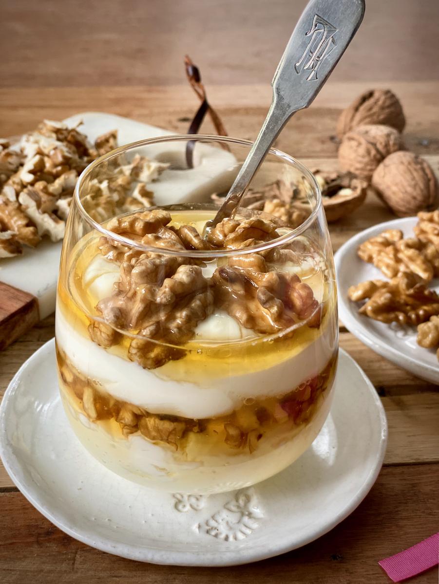 Rezeptbild: Joghurt mit Honig und Walnüssen