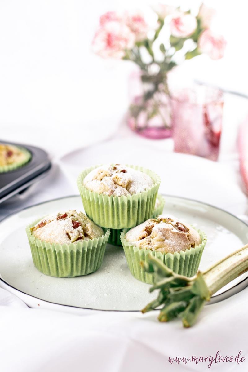 Rezeptbild: Süße Frühlingssaison mit lecker-leichten Rhabarber-Kokos-Muffins