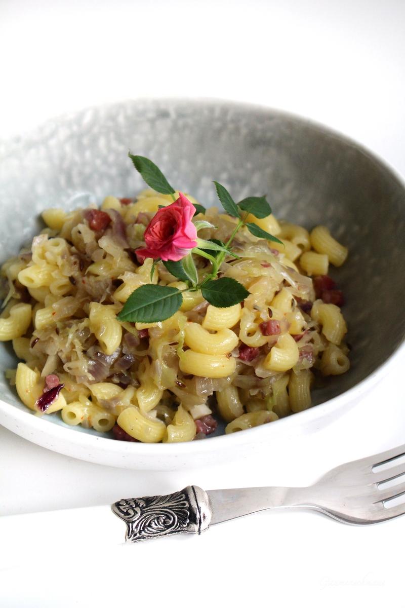 Rezeptbild: Kraut-Hörnchen mit Speck