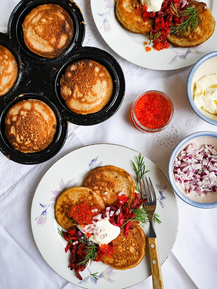 Rezeptbild: Blini mit Rote-Bete-Salat und Kaviar