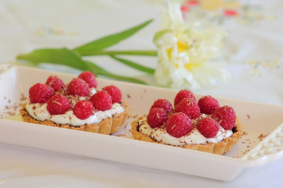 Rezeptbild: Eierlikör-Tarteletts mit Himbeeren