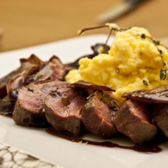 Rezeptbild: Wildschweinfilet mit Balsamico-Schalotten