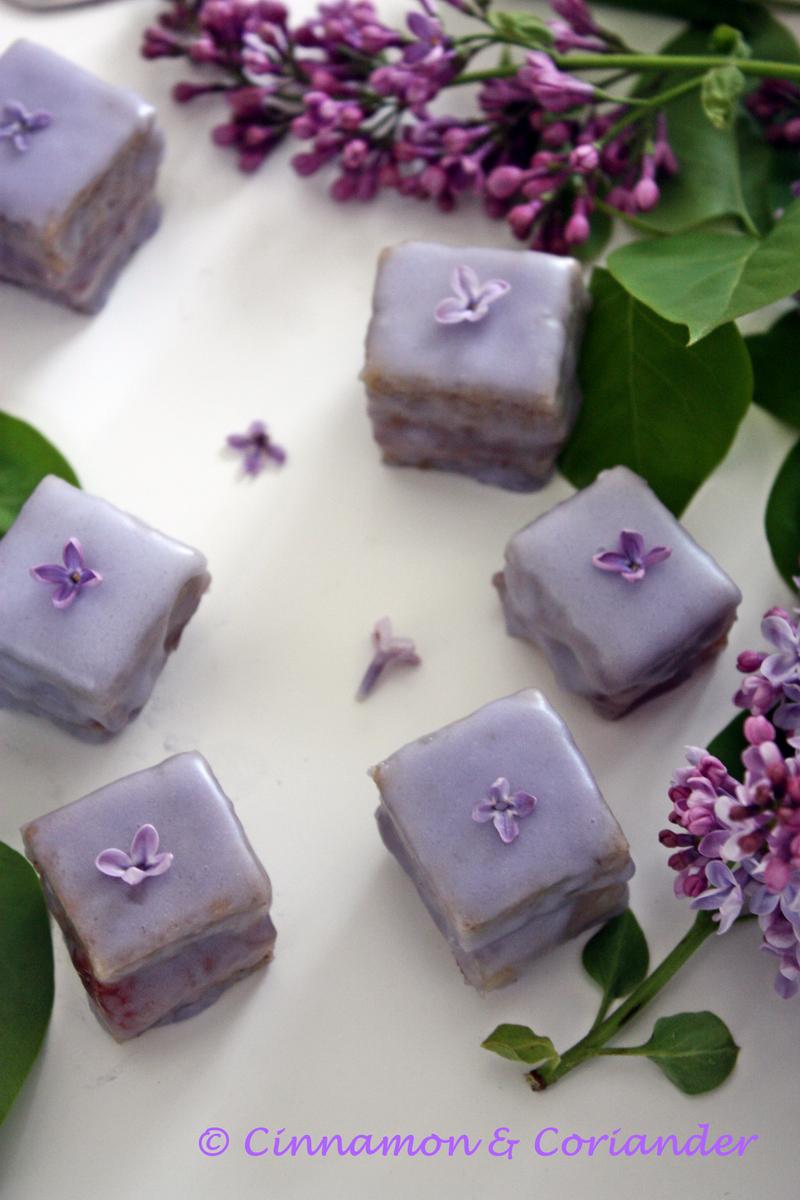 Rezeptbild: Fliederblüten Petits Fours 