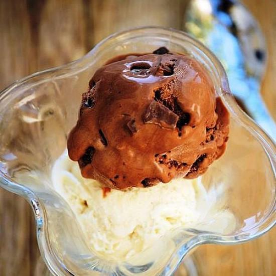 Rezeptbild: Milchschokoladeneis