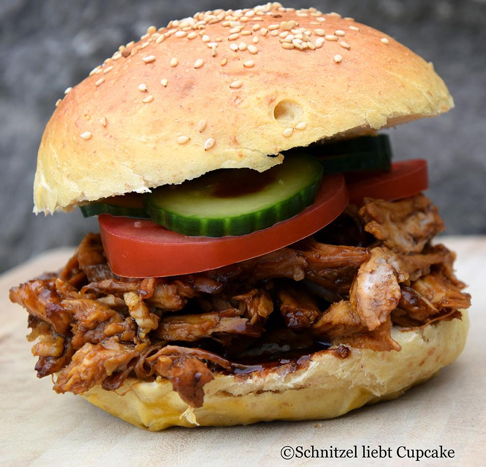 Rezeptbild: Babi Ketjap Burger - Konfierter Schweinenacken nach indonesischer Art