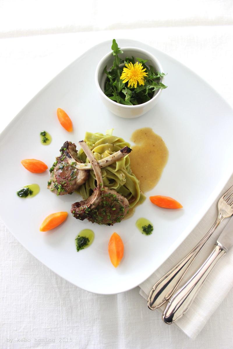 Rezeptbild: Lammkoteletts im Kräutermantel