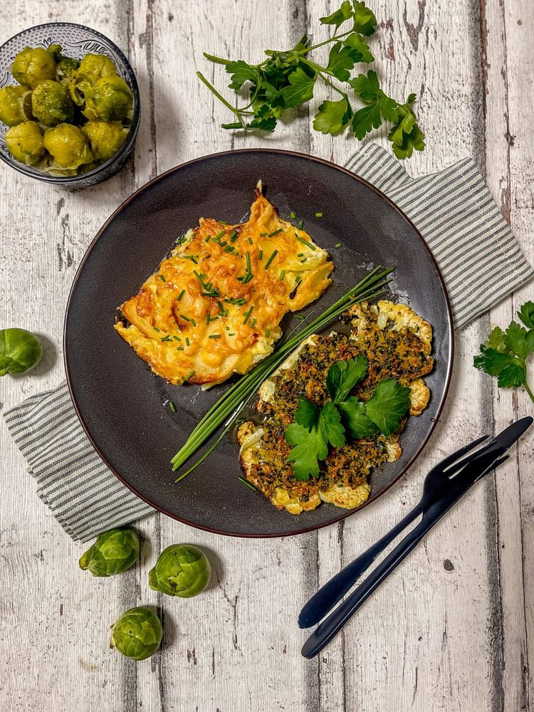 Rezeptbild: Blumenkohl-Steak mit Käse-Kräuterkruste