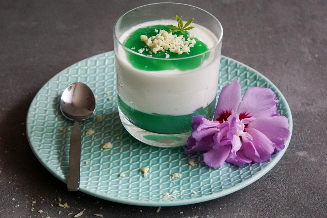 Rezeptbild: Waldmeister Dessert mit Waldmeister Sirup