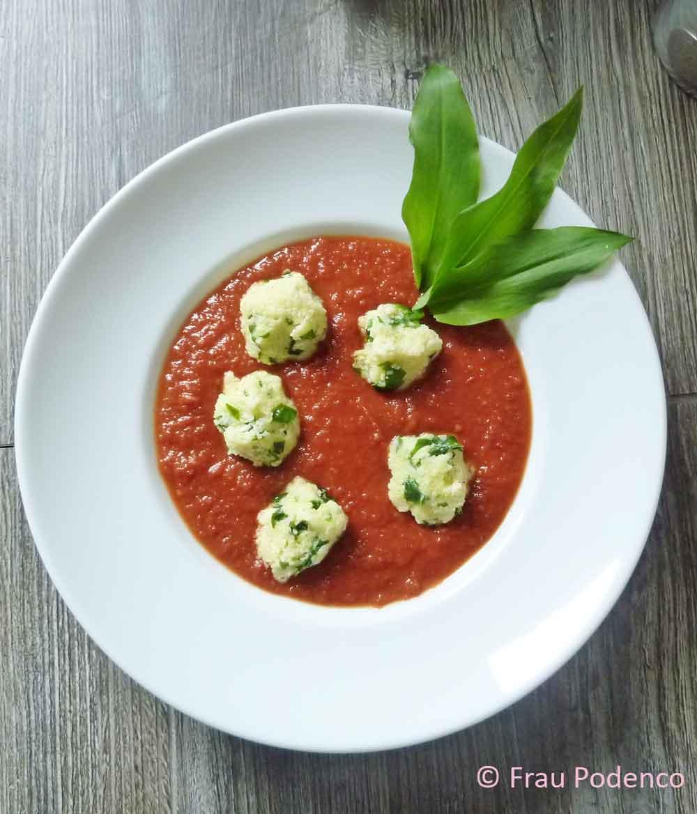 Rezeptbild: Tomatensuppe mit Bärlauchklößchen