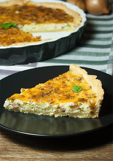 Rezeptbild: Zwiebel-Quiche mit Speckwürfeln