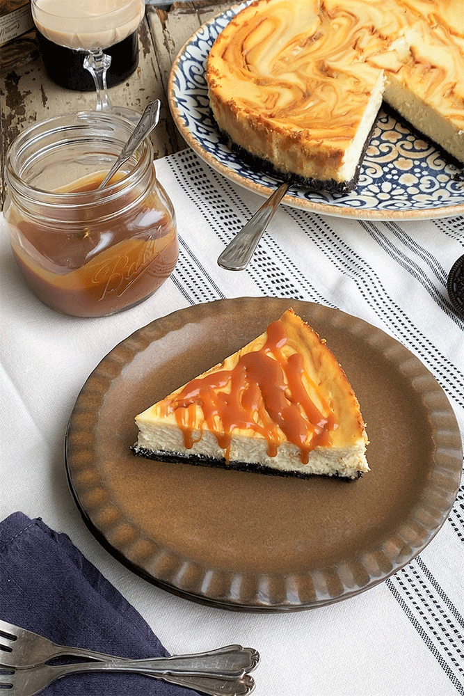 Rezeptbild: Irish Cream Cheesecake mit Whiskey-Karamell
