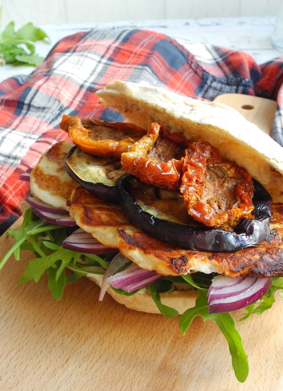 Rezeptbild: Mediterraner Halloumi-Burger