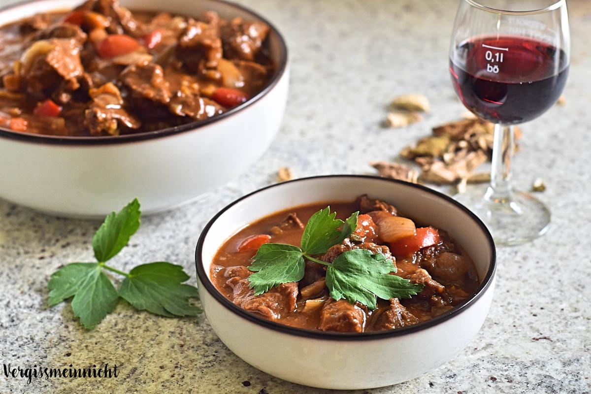 Rezeptbild: einfaches Gulasch von meinem Opa
