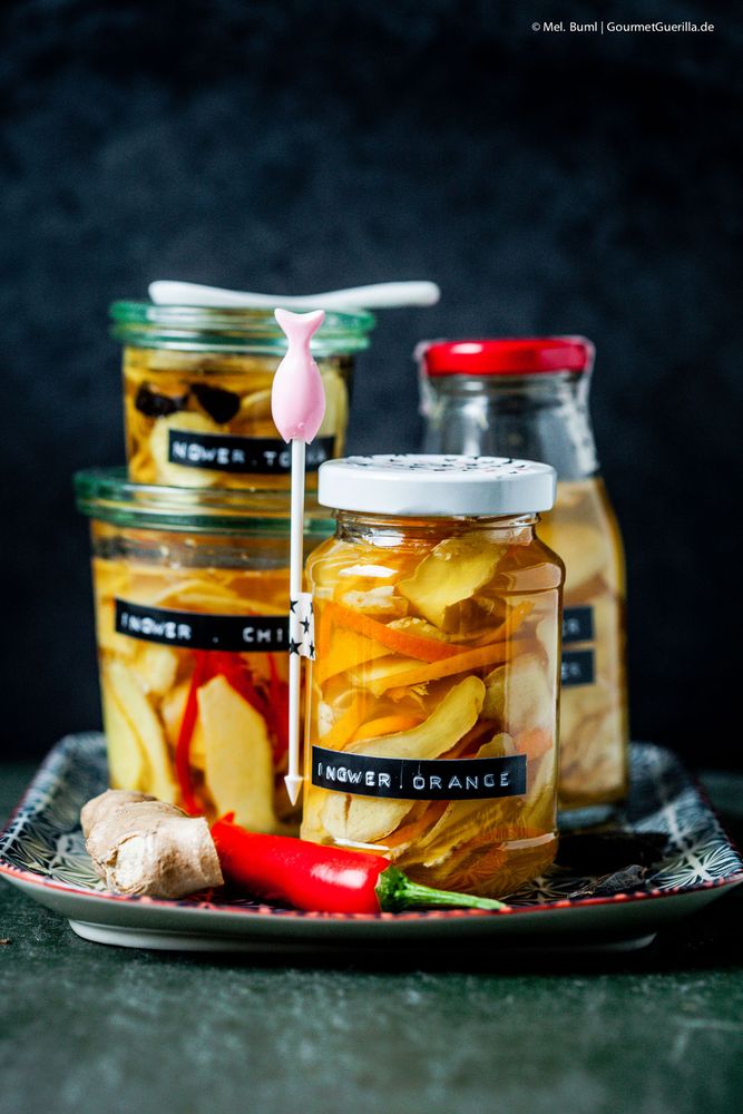Rezeptbild: {PICKLES} SCHNELLER SELBST EINGELEGTER INGWER PUR, MIT CHILI, ORANGE ODER TONKABOHNE