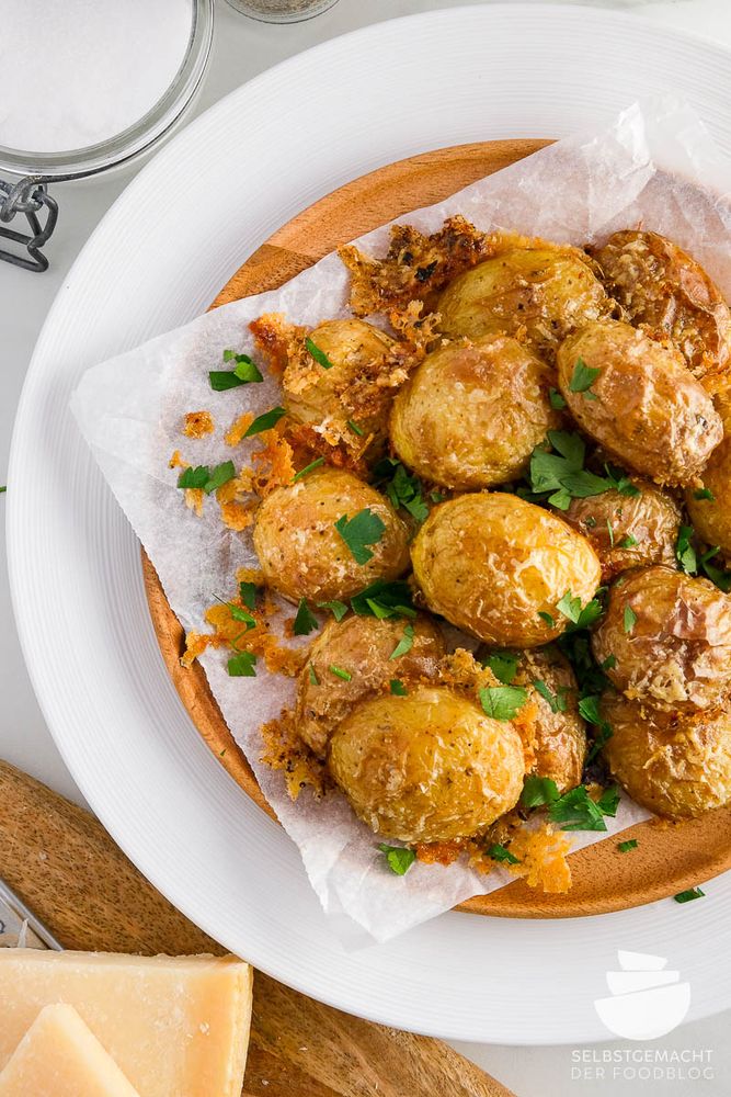 Rezeptbild: Knusprige Parmesankartoffeln aus dem Ofen