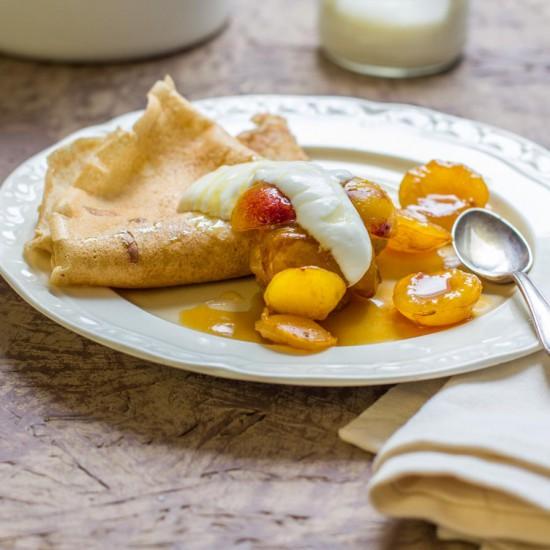 Rezeptbild: Buchweizenpfannkuchen mit Mirabellenkompott