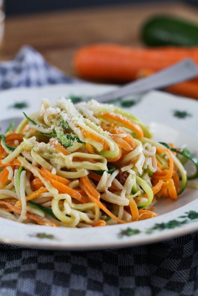 Rezeptbild: Gemüse Nudeln: Zucchini Möhren Nudeln kochen