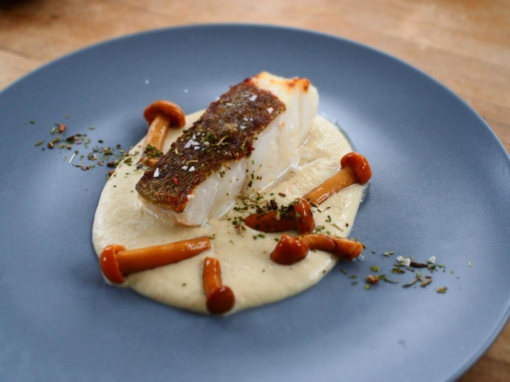 Rezeptbild: KABELJAU MIT SHIMEJI UND PILZCREME