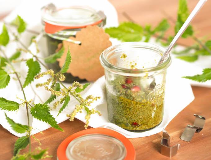 Rezeptbild: Brennnessel Pesto mit Granatapfel