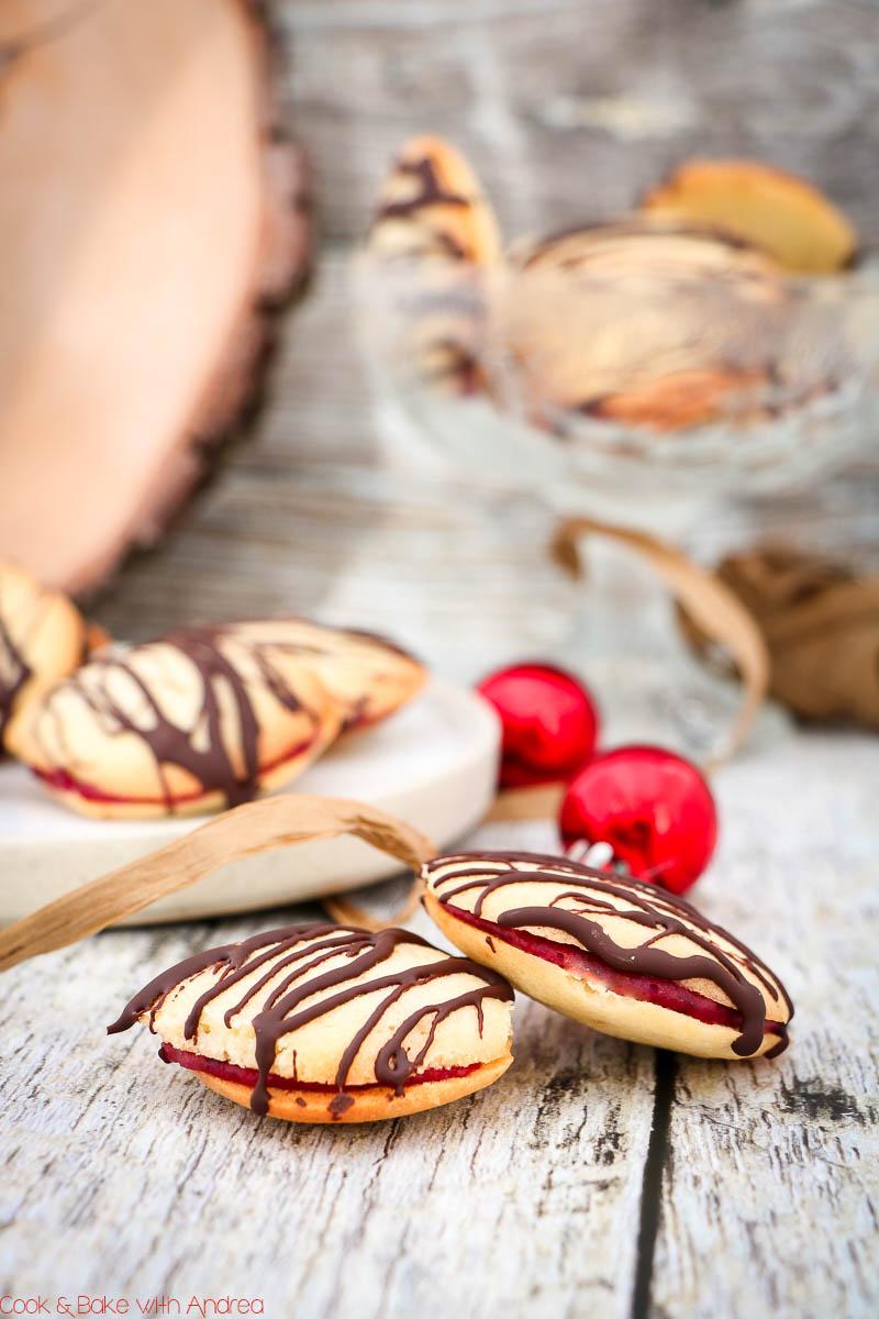 Rezeptbild: Kirsch-Marzipan-Plätzchen mit Schokolade