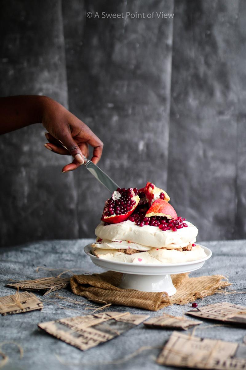 Rezeptbild: MARONI PAVLOVA MIT FRISCHEN GRANATÄPFELN