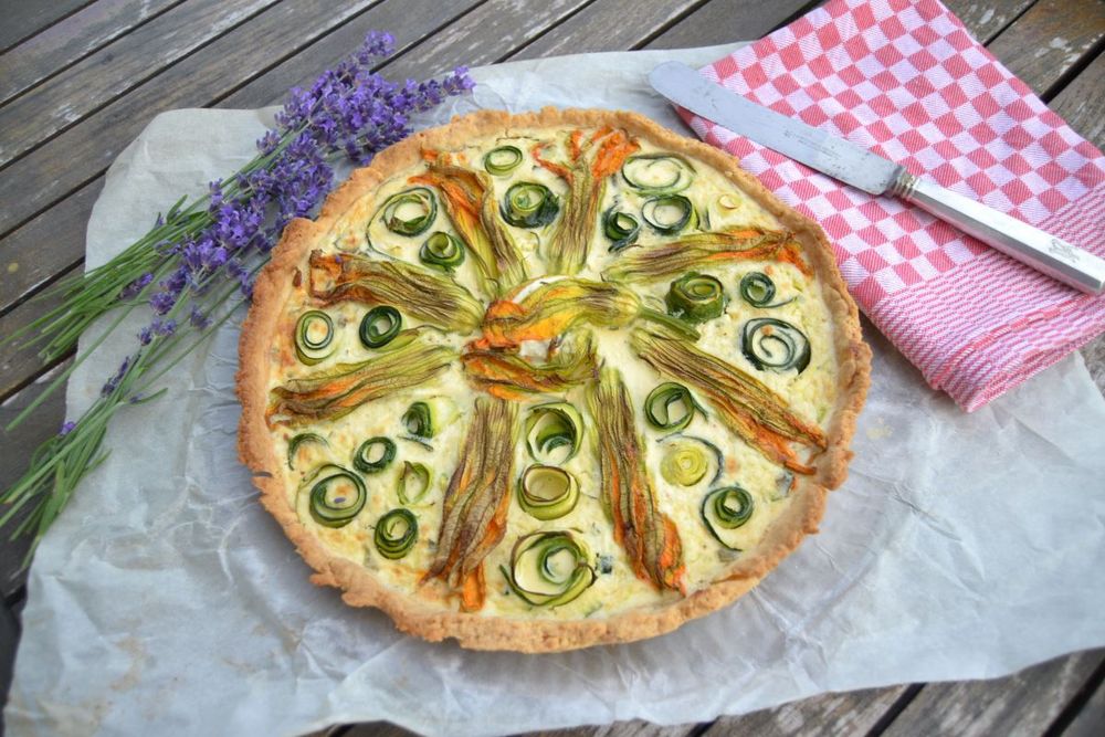 Rezeptbild:  Tarte fleur de Courgette  Zucchini Tarte