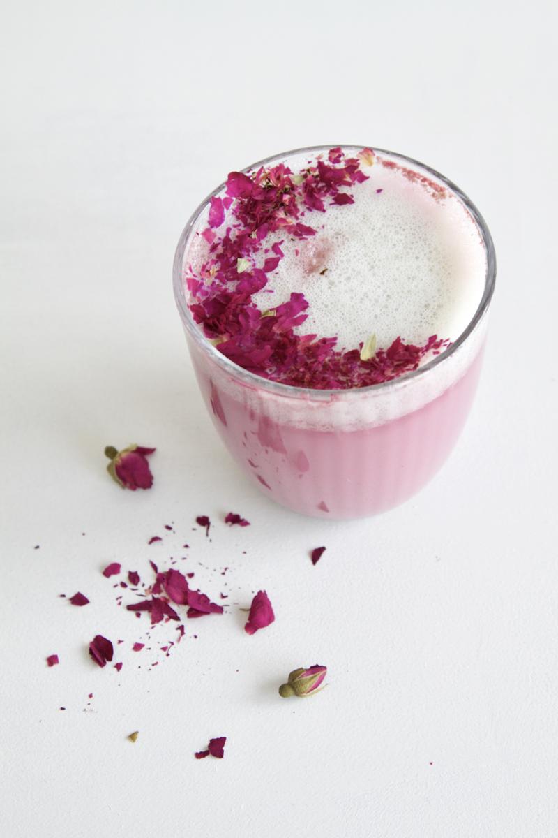 Rezeptbild: Hibiscus Rose Latte