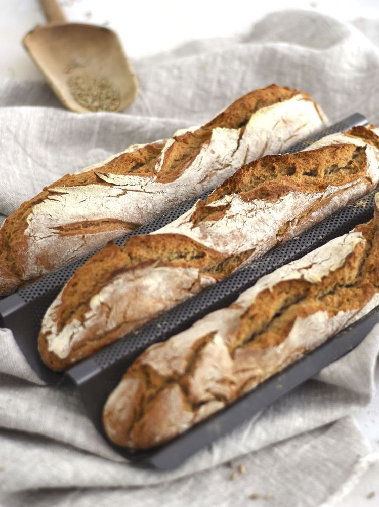 Rezeptbild: VOLLKORN-BAGUETTE MIT WEIZENSAUERTEIG & HEFE