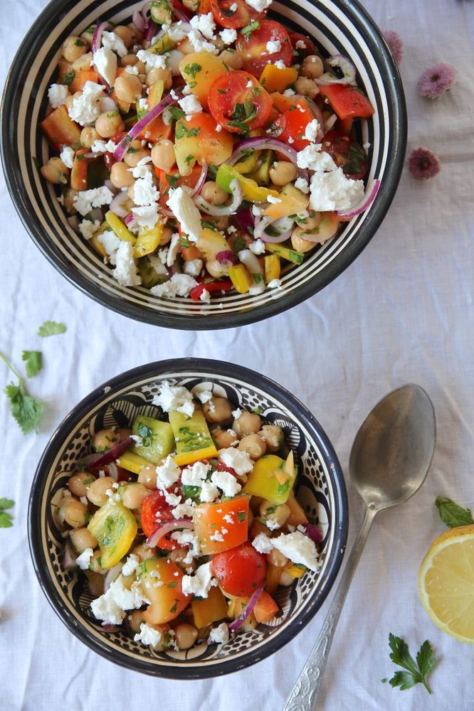 Rezeptbild: orientalischer Kichererbsensalat mit Feta