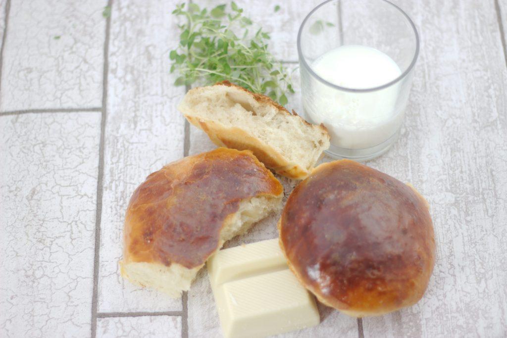 Rezeptbild: Milchbrote mit weißer Schokolade